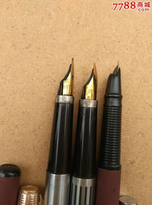 3支英雄钢笔,有一支笔套不是原装的,藏友看清楚图片在下单,品相藏友自